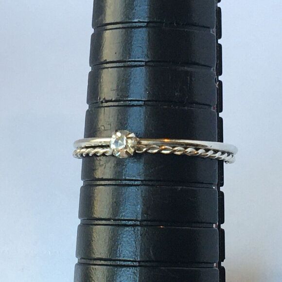 Vintage Ring Size 7.5 Silver Tone Double Twist Band Prong Set Rhinestone - Picture 3 of 10